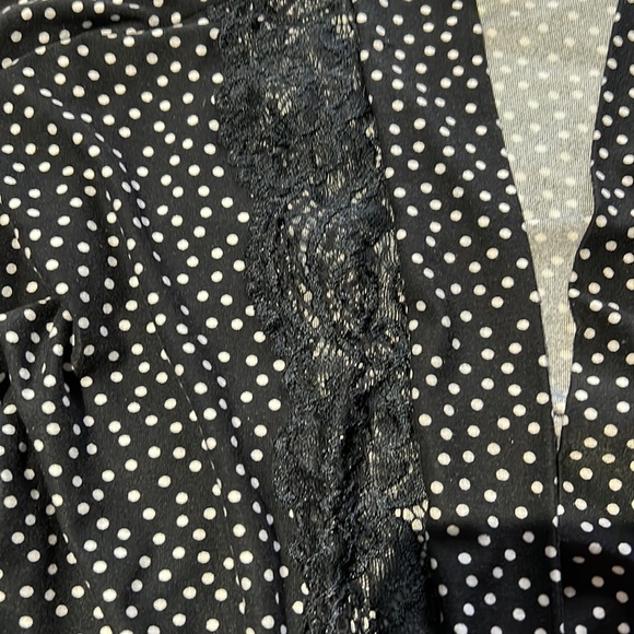 Beautiful Ladies In Bloom Robe - Picture 3 of 5